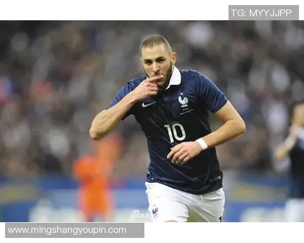 本泽马重返巅峰之路：从困境到荣耀的传奇旅程