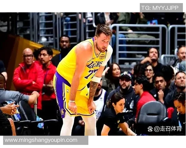 火箭与勇士季后赛第六场激战回顾与精彩瞬间分析